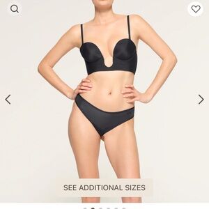 SKIMS Deep Plunge Shapewear Bra
